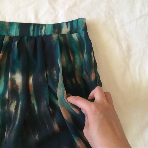 F21 Skirt with Pockets - Picture 3 of 4